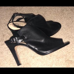 Sz 9 VINCE CAMUTO HEELS